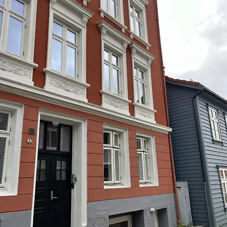By Nostet, Lägenhet *